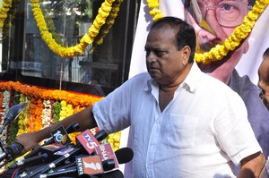 Celebs Pay Tribute To Kondavalasa Laxmana Rao